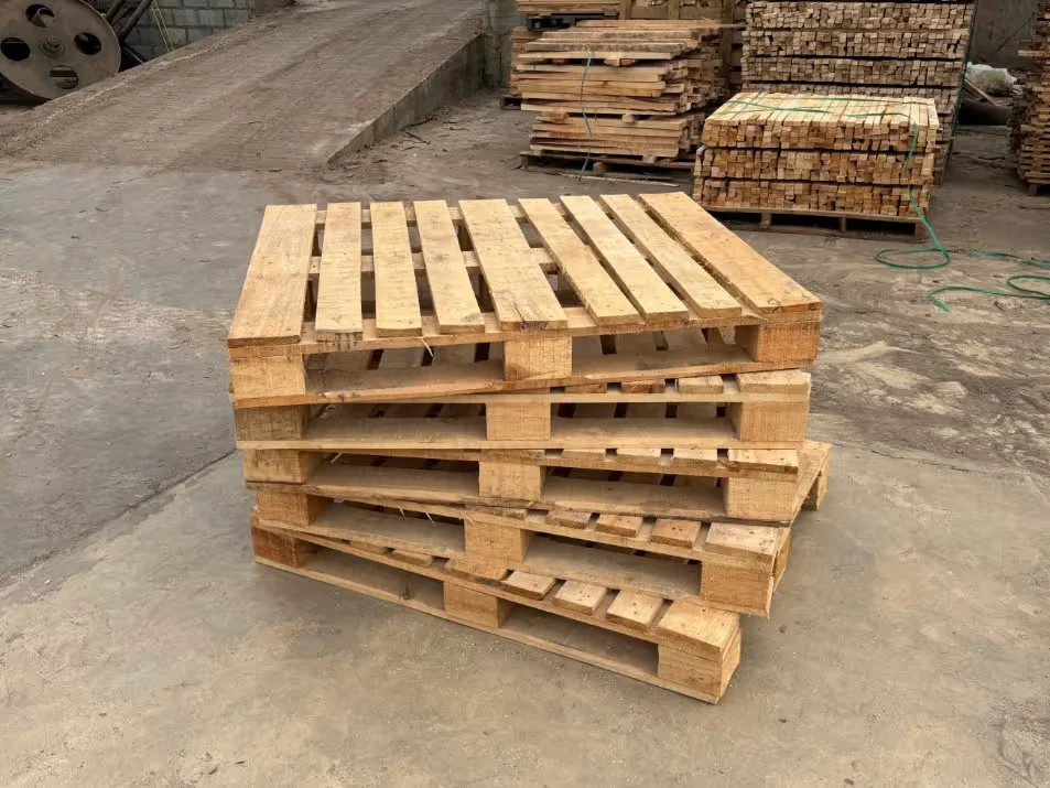 Estibas de madera nuevas en la planta de Aserrío Ganges