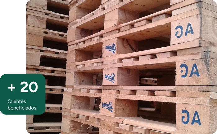 Estibas de madera apiladas en la planta de Aserrío Ganges